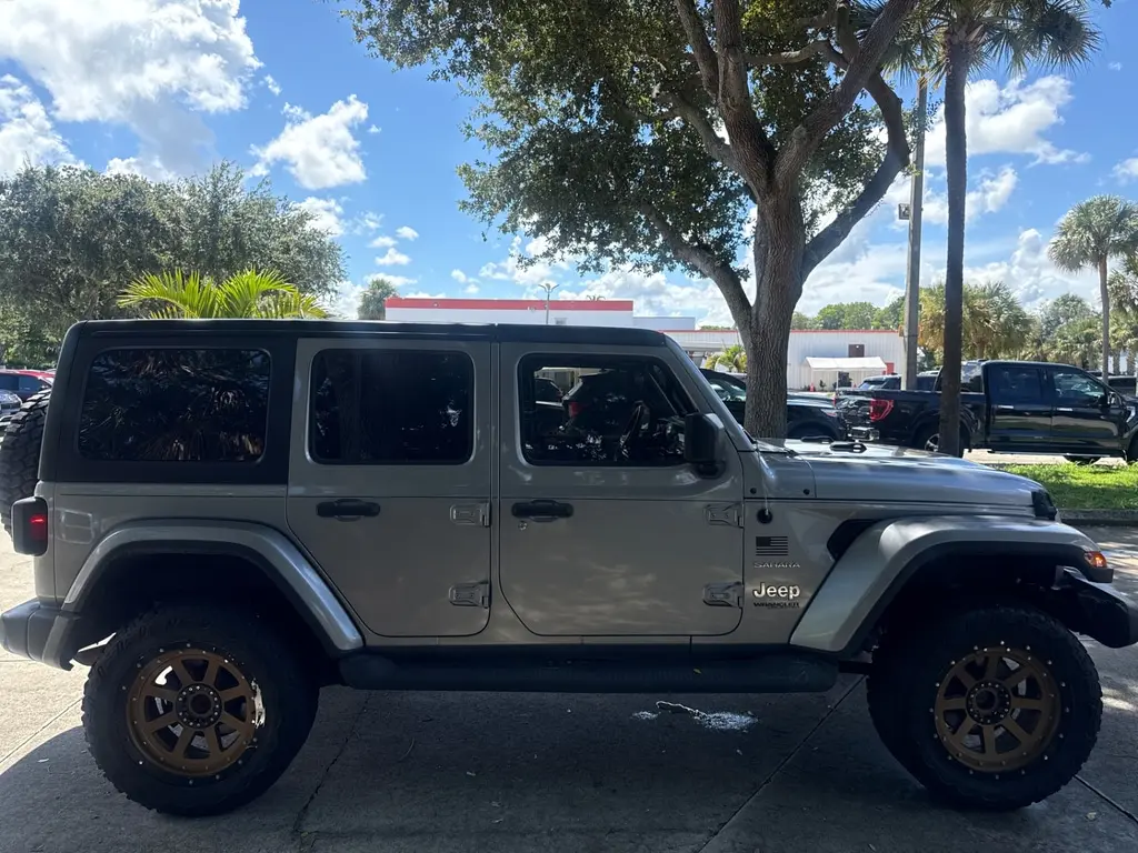2019 Jeep Wrangler Unlimited Sahara photo 4