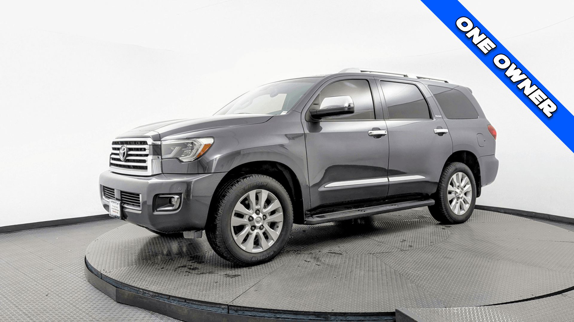 2019 Toyota Sequoia Platinum's photo