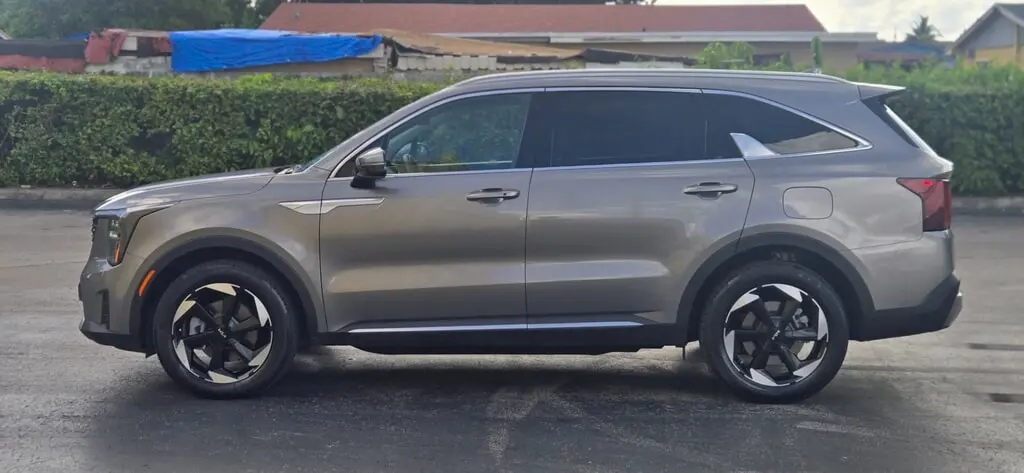 Florida Fine Cars - Used KIA SORENTO HYBRID 2025 MIAMI EX