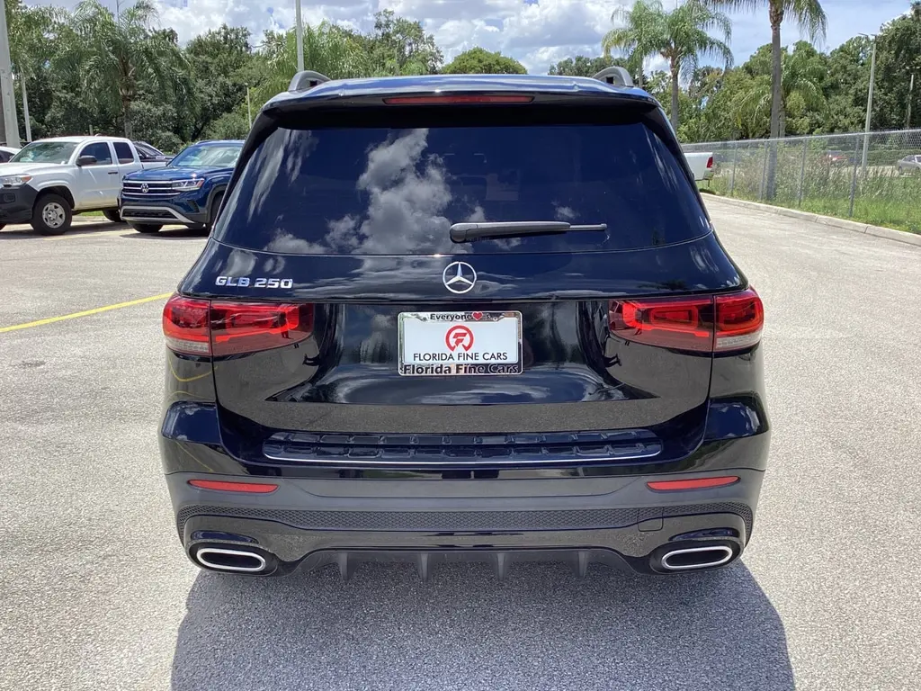 2021 Mercedes Benz GLB 250 photo 2