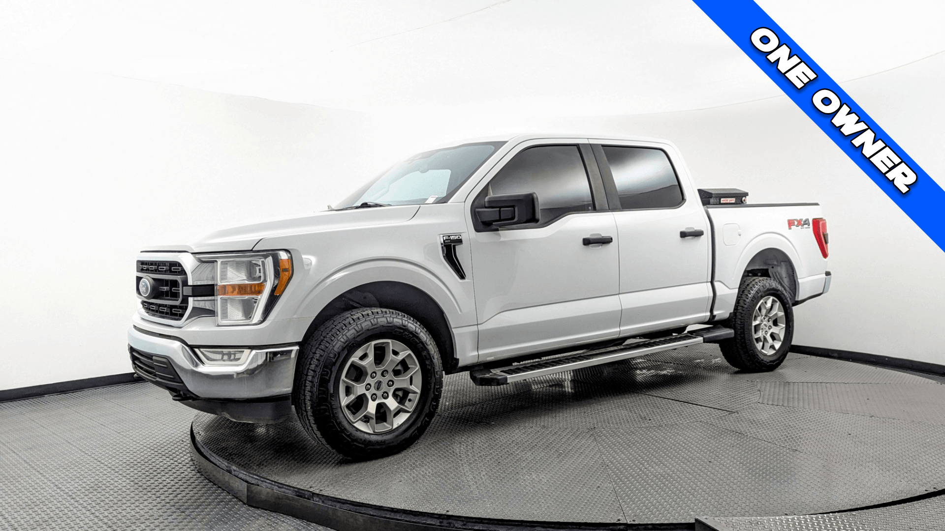 2022 Ford F-150 XL's photo