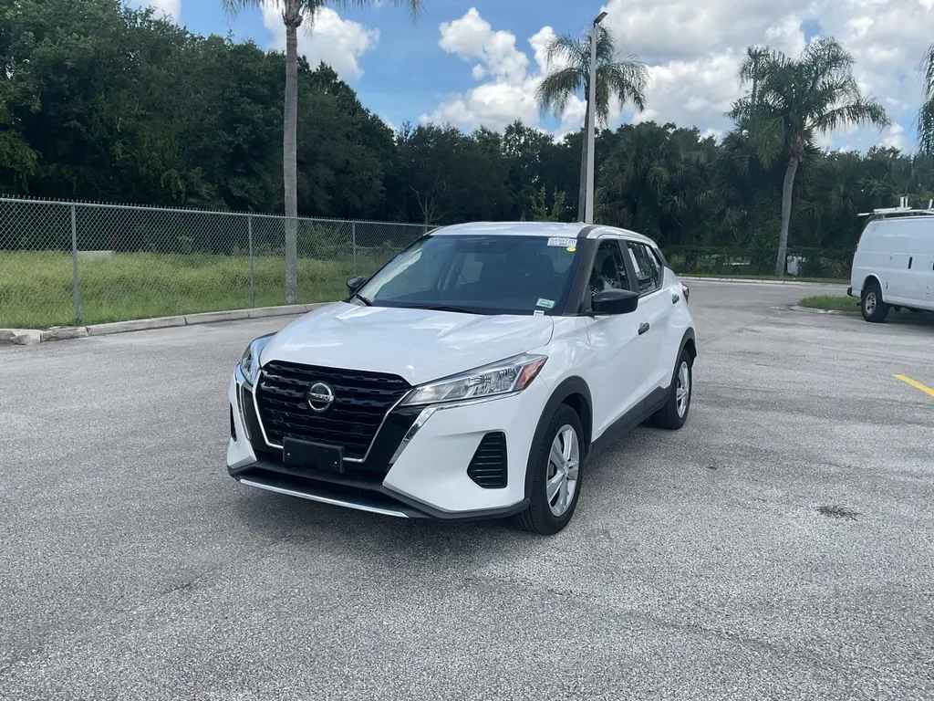 2021 Nissan Kicks S photo 2