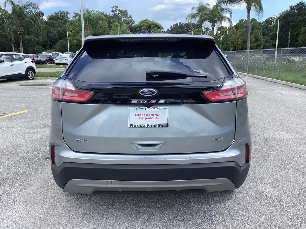 2024 Ford Edge SEL photo 3