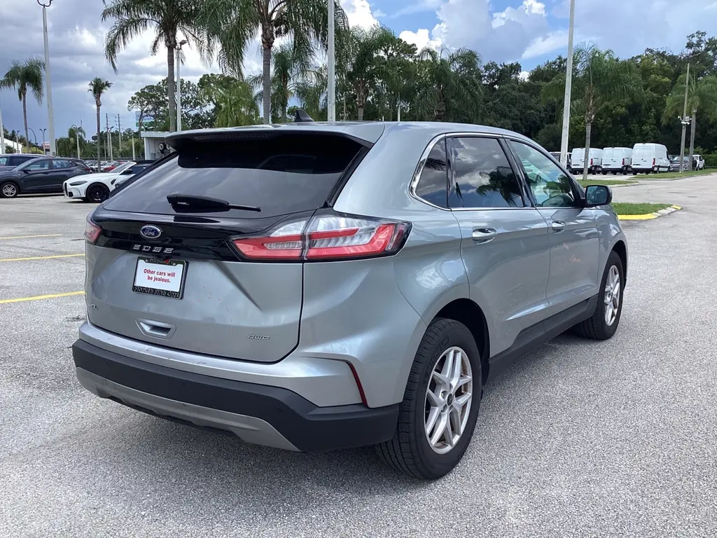 2024 Ford Edge SEL photo 4