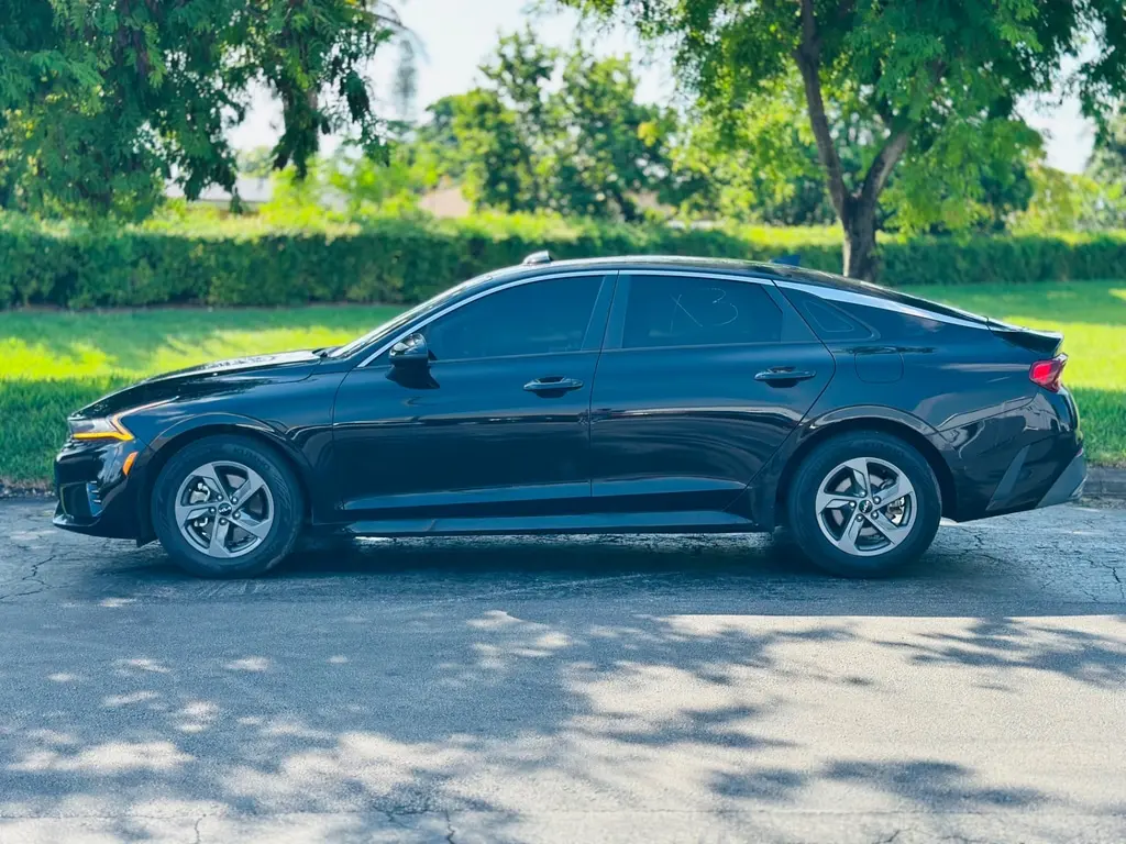 2022 Kia K5 LX photo 3