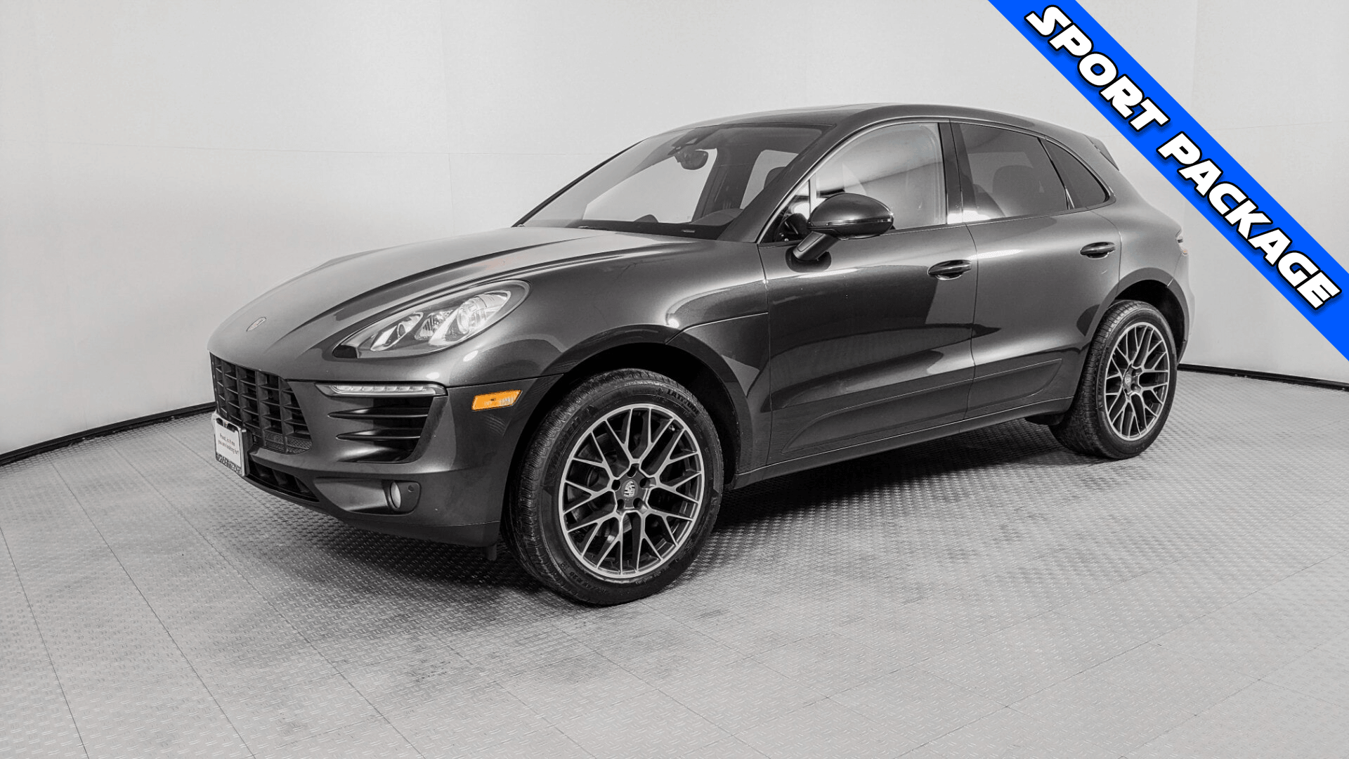 2018 Porsche Macan Sport Edition's photo
