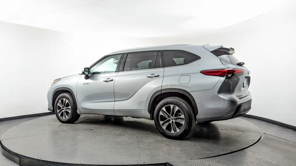 Florida Fine Cars - Used TOYOTA HIGHLANDER 2021 MIAMI HYBRID XLE