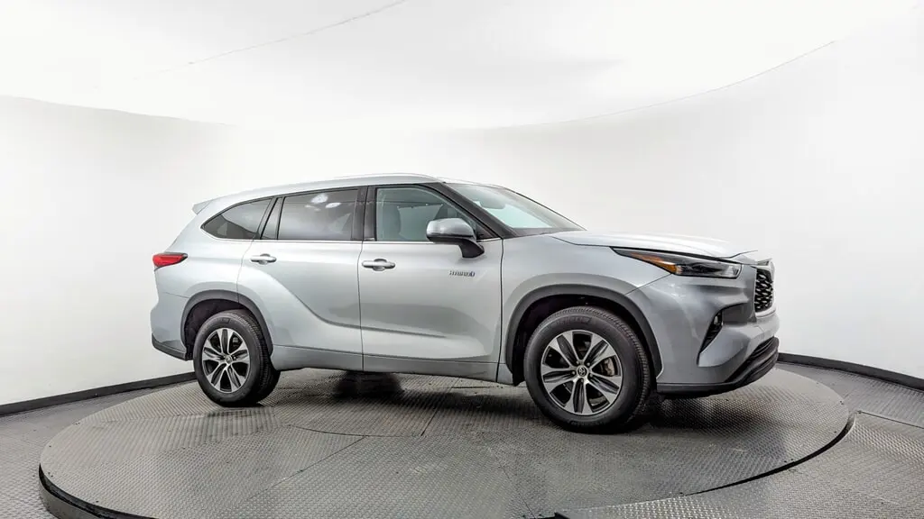 Florida Fine Cars - Used TOYOTA HIGHLANDER 2021 MIAMI HYBRID XLE
