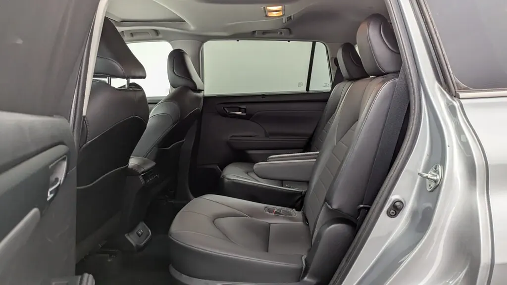 Florida Fine Cars - Used TOYOTA HIGHLANDER 2021 MIAMI HYBRID XLE