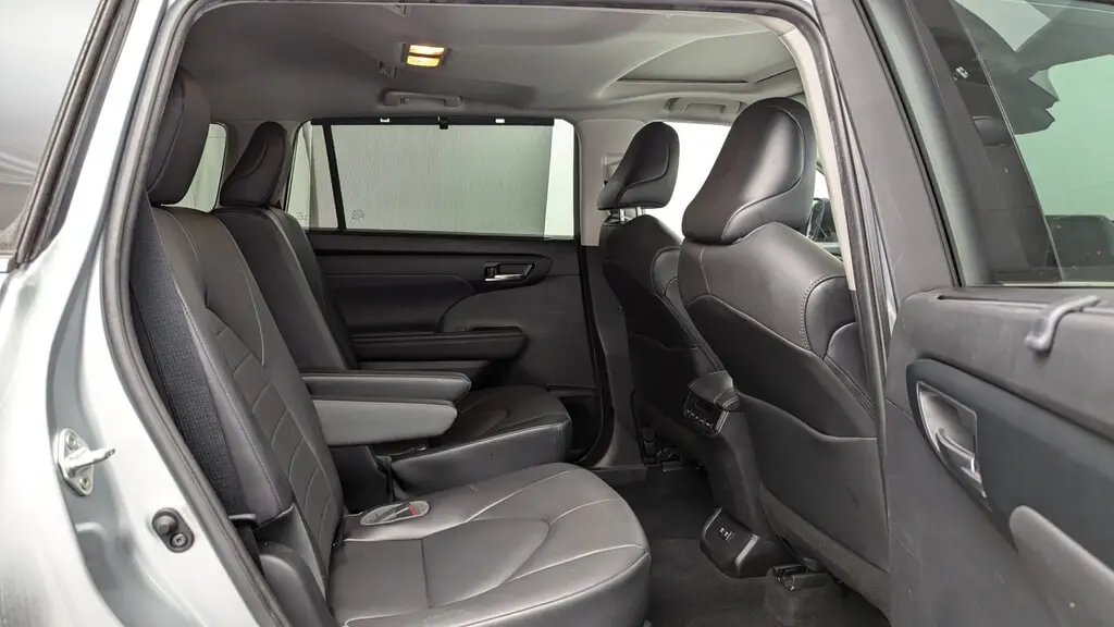 Florida Fine Cars - Used TOYOTA HIGHLANDER 2021 MIAMI HYBRID XLE