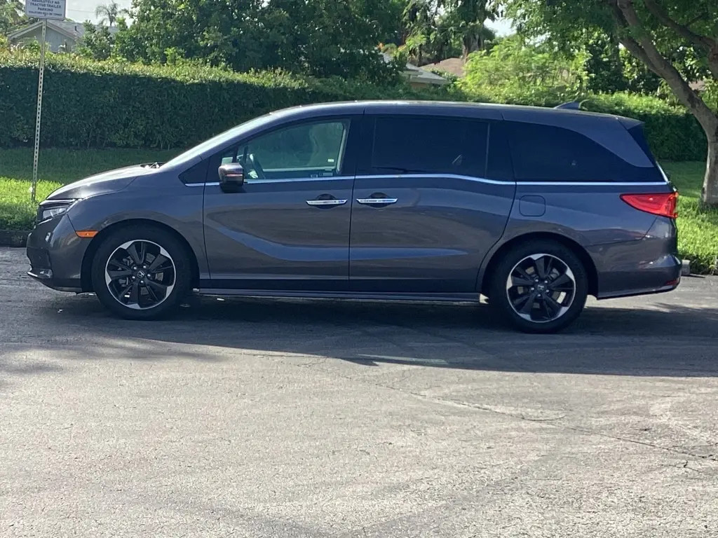 2021 Honda Odyssey Elite photo 3