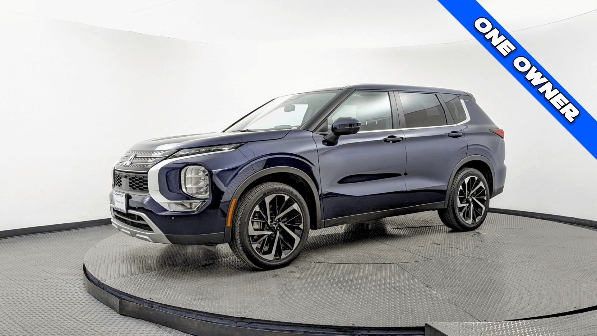 2024 Mitsubishi Outlander SE's photo