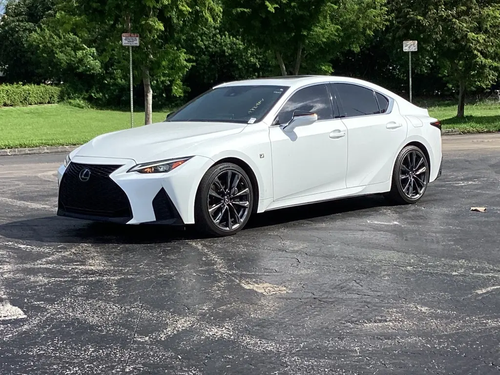 2022 Lexus IS 350 F SPORT photo 2