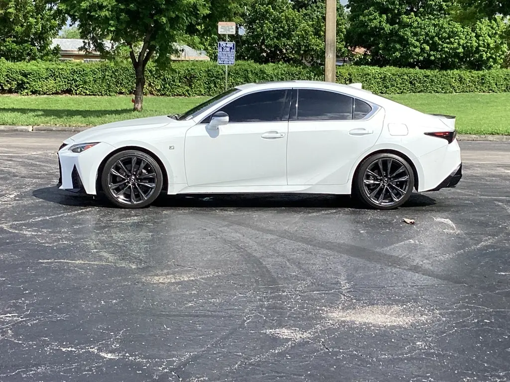2022 Lexus IS 350 F SPORT photo 3