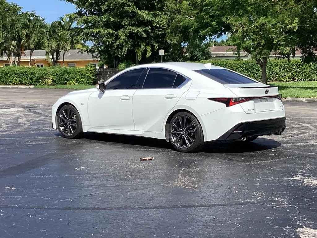 2022 Lexus IS 350 F SPORT photo 4