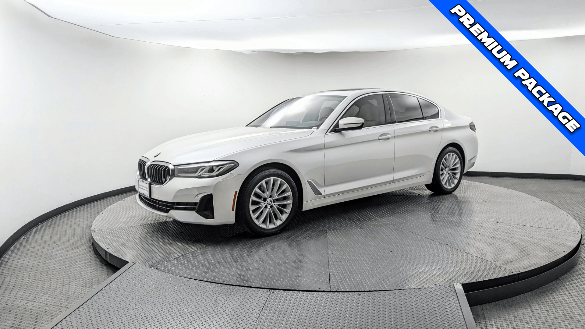 2022 BMW 5 Series 530i's photo