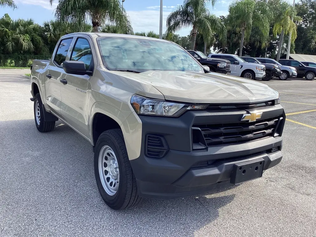 2024 Chevrolet Colorado Work Truck photo 3