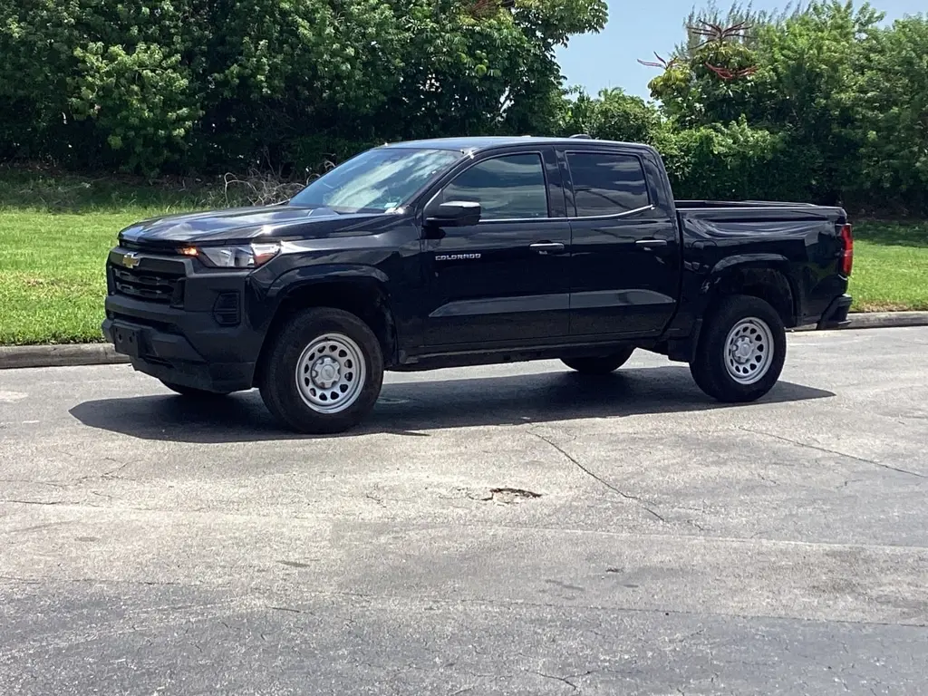2024 Chevrolet Colorado Work Truck photo 2