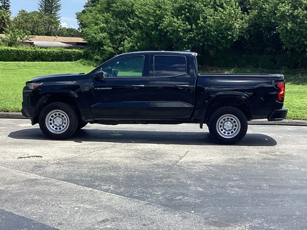 2024 Chevrolet Colorado Work Truck photo 3