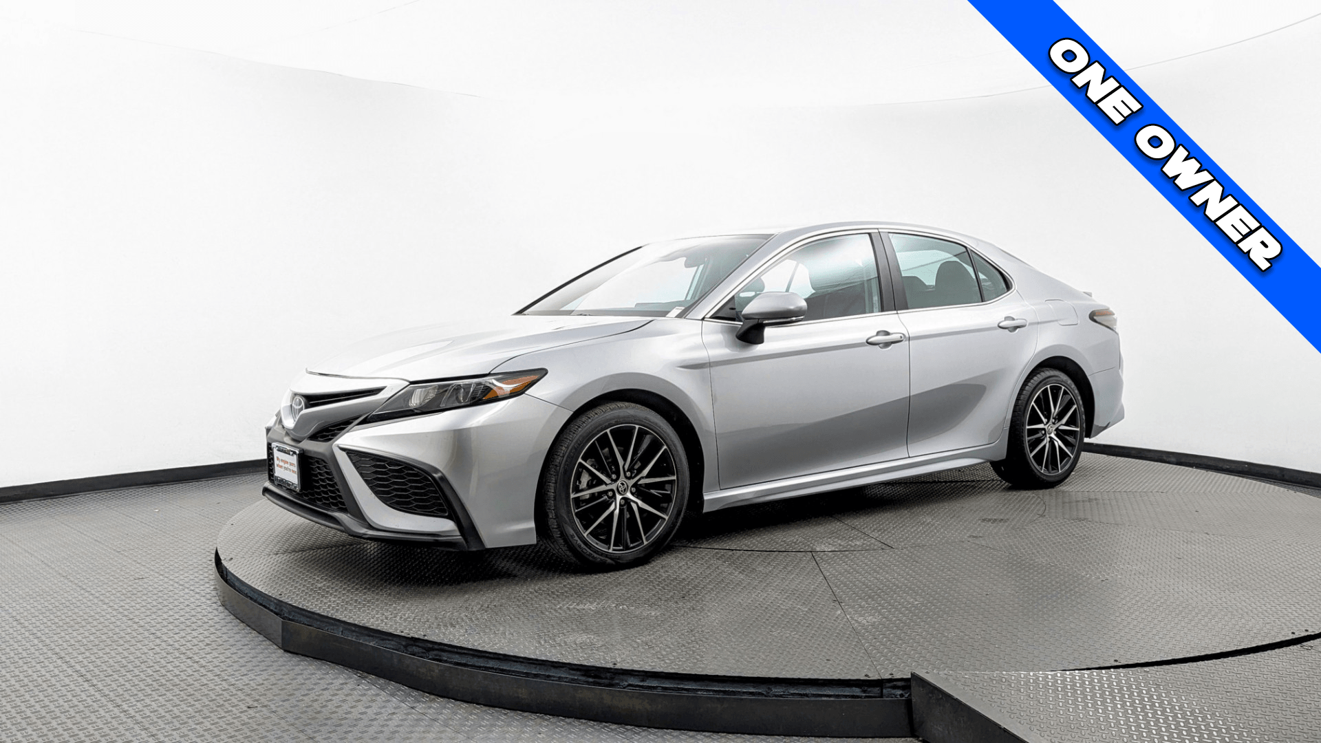 2024 Toyota Camry SE's photo