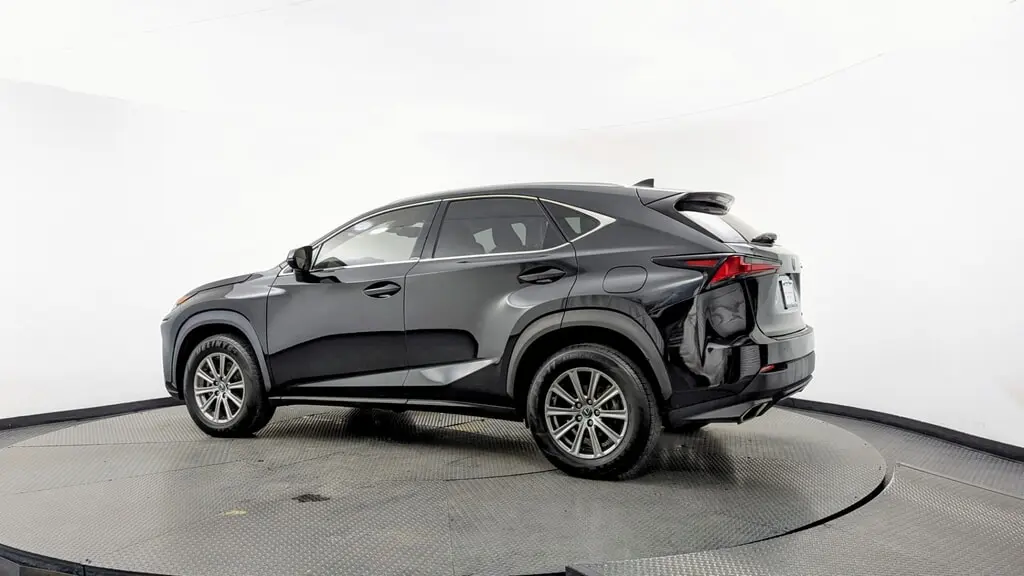 2021 Lexus NX 300 photo 3