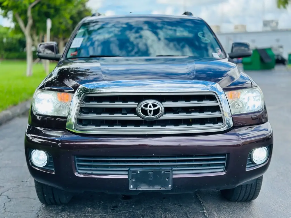 2016 Toyota Sequoia SR5 photo 2