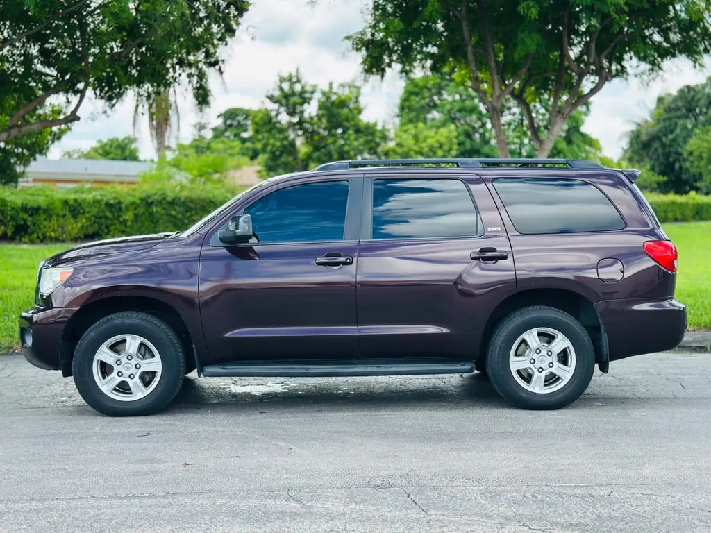 2016 Toyota Sequoia SR5 photo 3