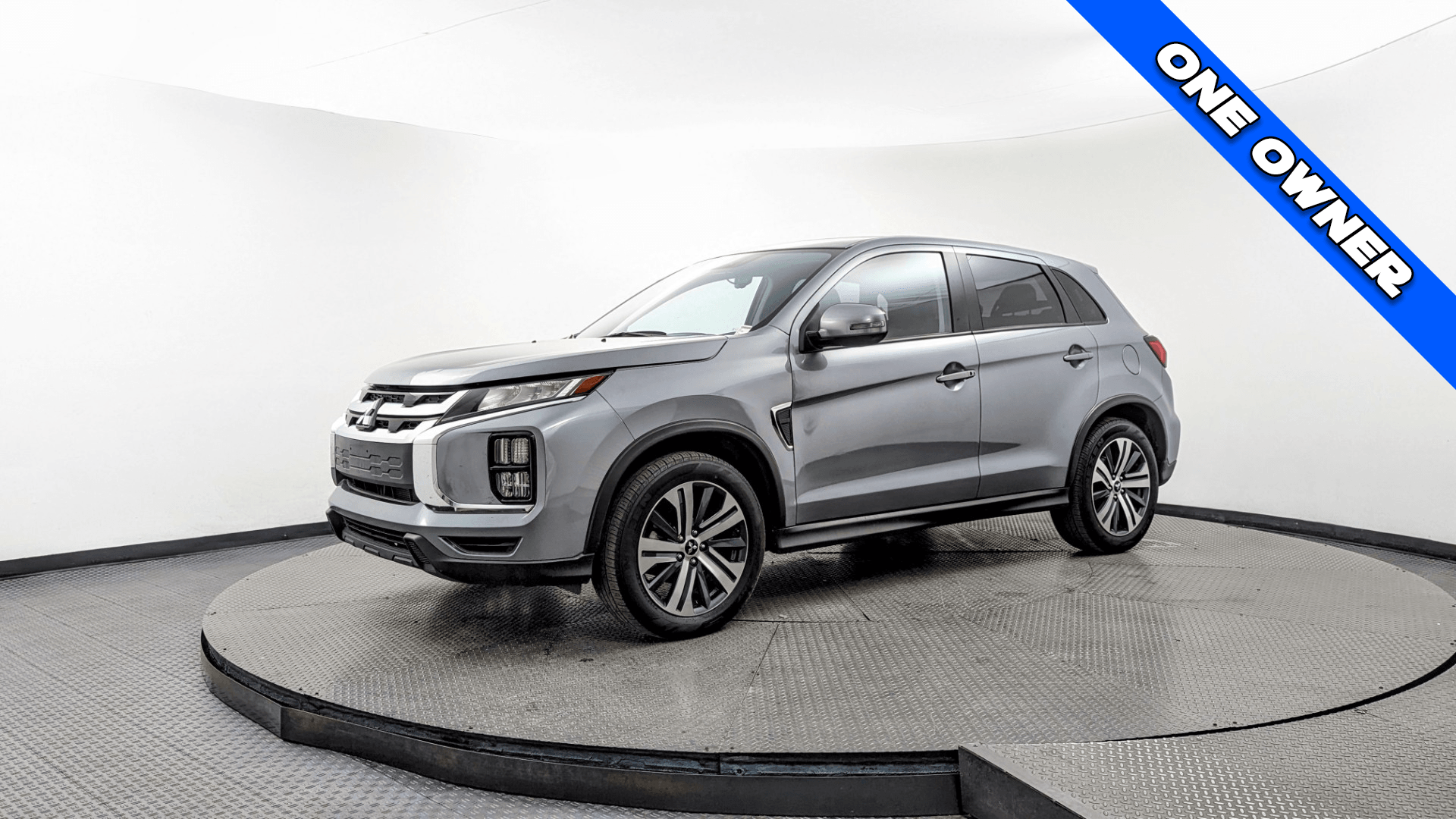 2024 Mitsubishi Outlander Sport SE's photo