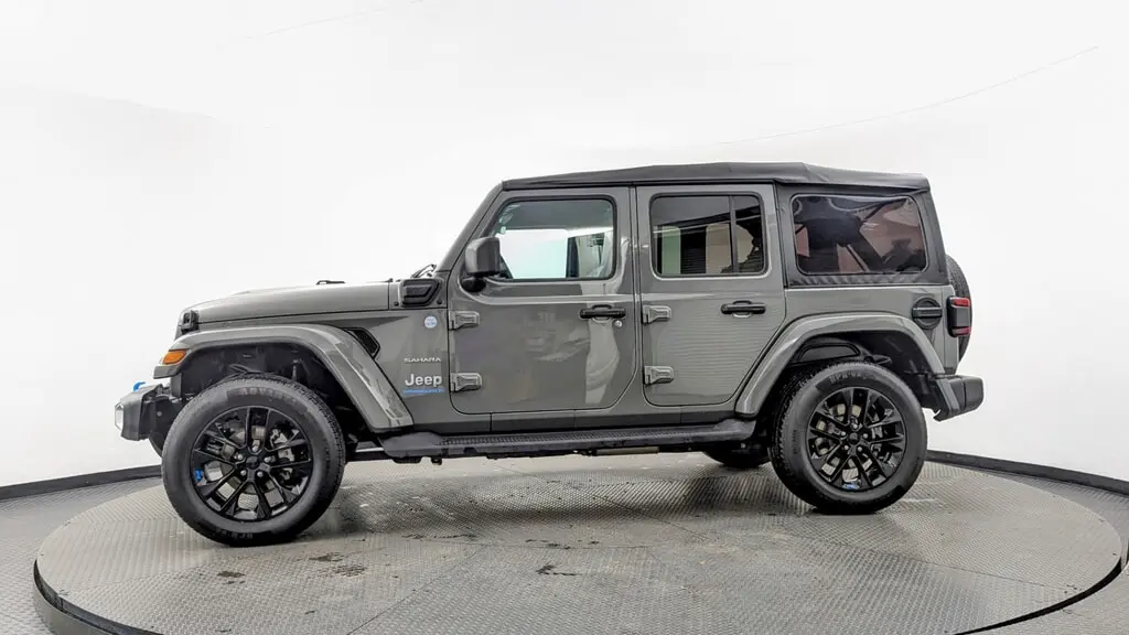 2023 Jeep Wrangler 4xe Sahara photo 2