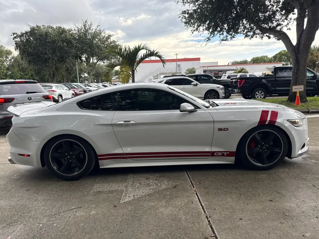 2017 Ford Mustang GT photo 4