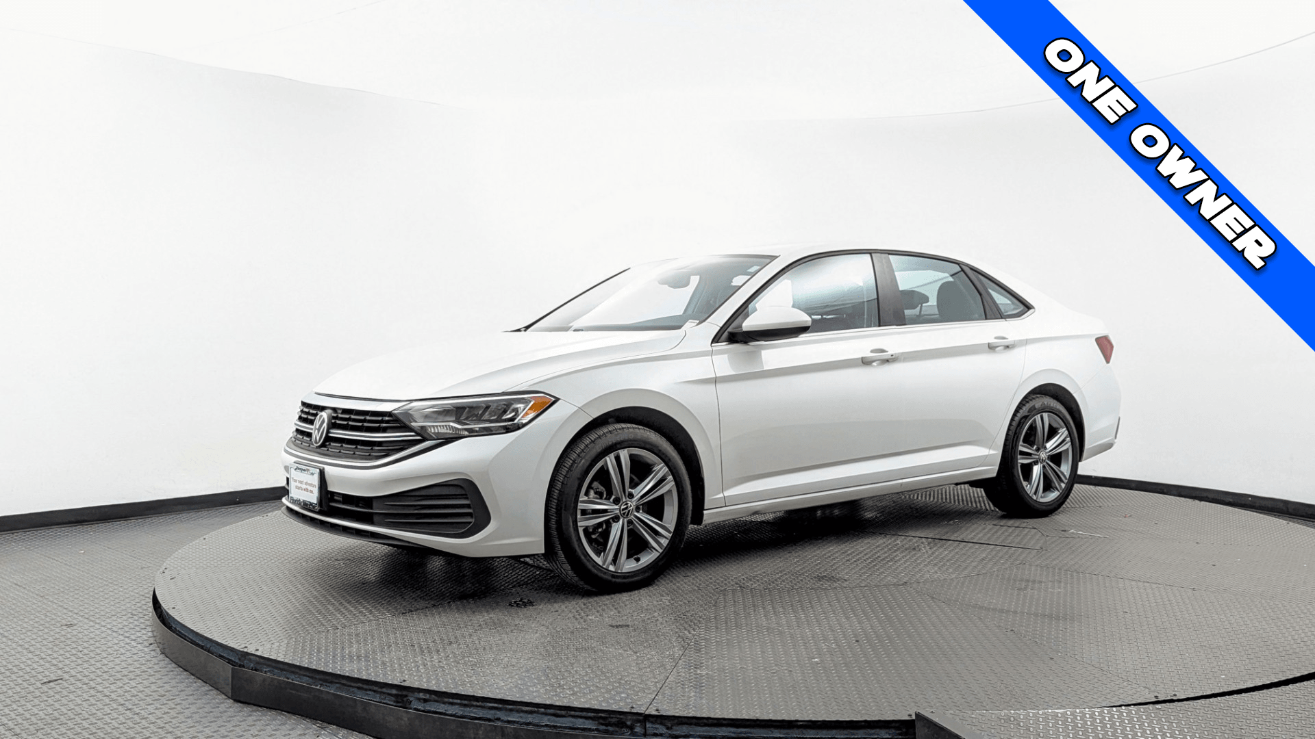 2023 Volkswagen Jetta SE's photo