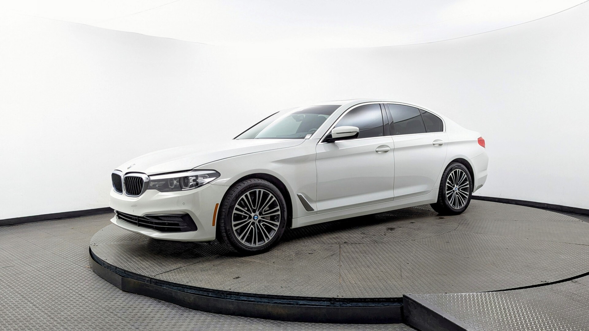 2019 BMW 5 Series 530i