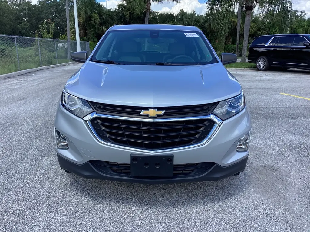 2021 Chevrolet Equinox LS photo 2
