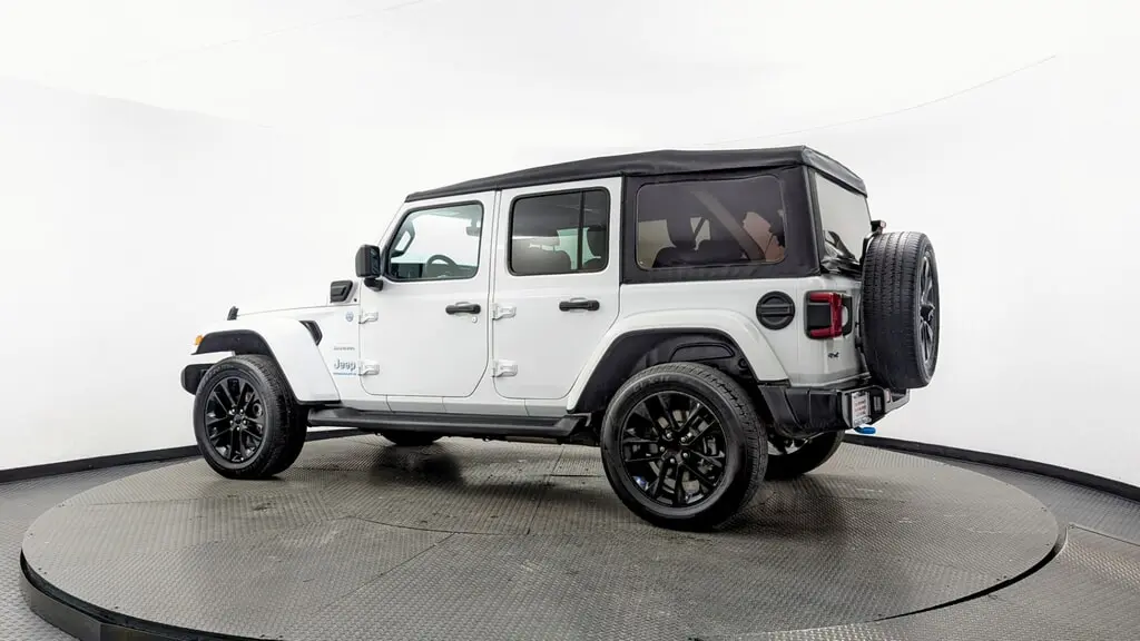 2023 Jeep Wrangler 4xe Sahara photo 2