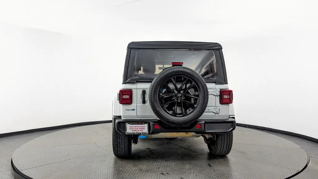 2023 Jeep Wrangler 4xe Sahara photo 3