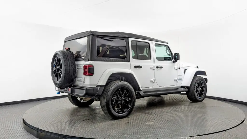 2023 Jeep Wrangler 4xe Sahara photo 4