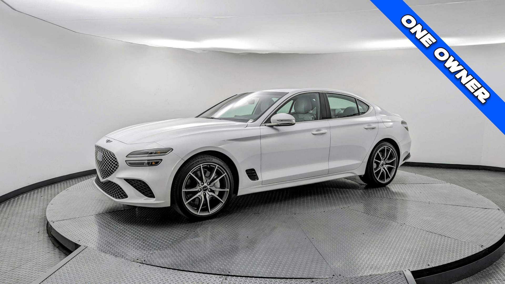 2024 GENESIS G70 Standard's photo