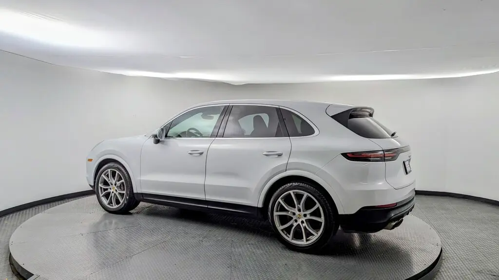 2019 Porsche Cayenne photo 2