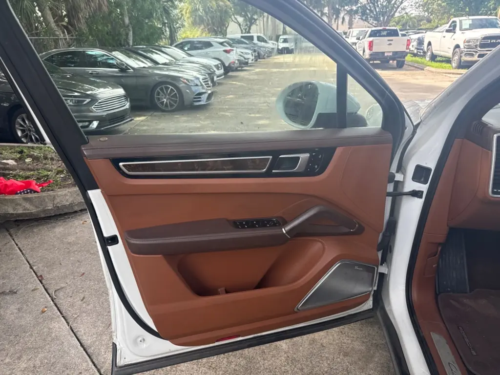 2019 Porsche Cayenne photo 12