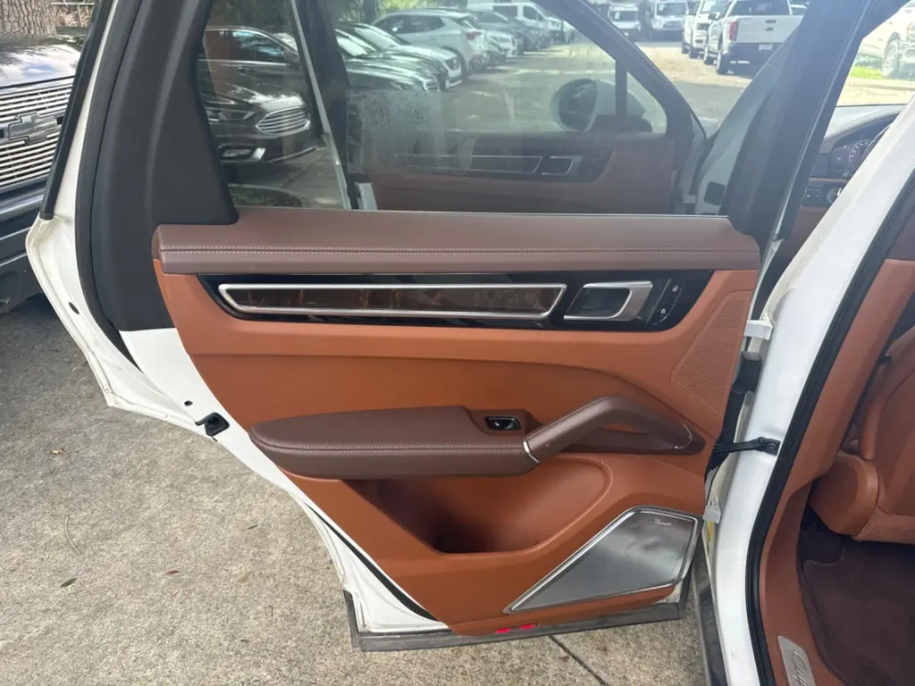 2019 Porsche Cayenne photo 13