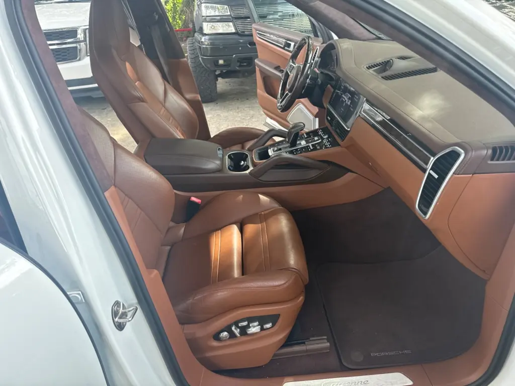 2019 Porsche Cayenne photo 15
