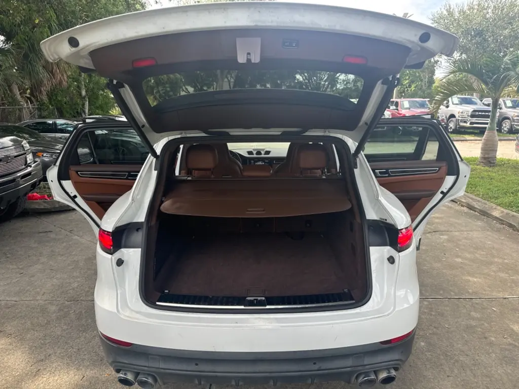 2019 Porsche Cayenne photo 22