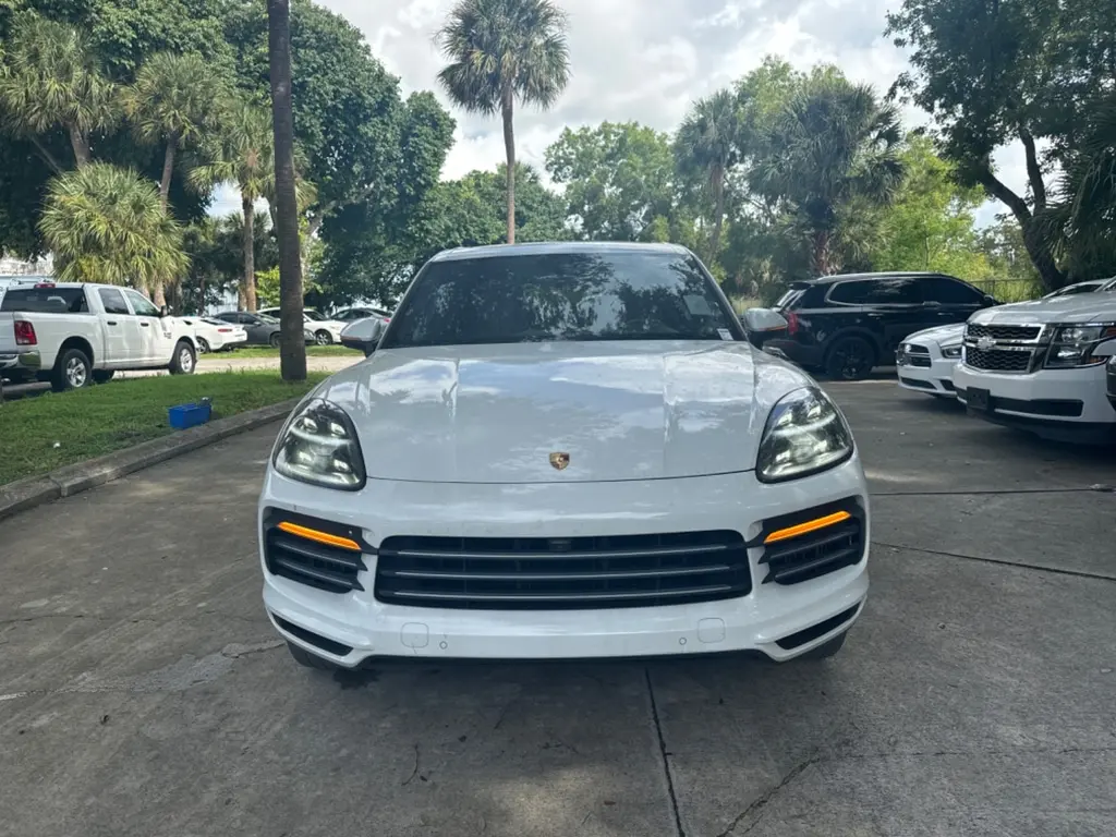 2019 Porsche Cayenne photo 2