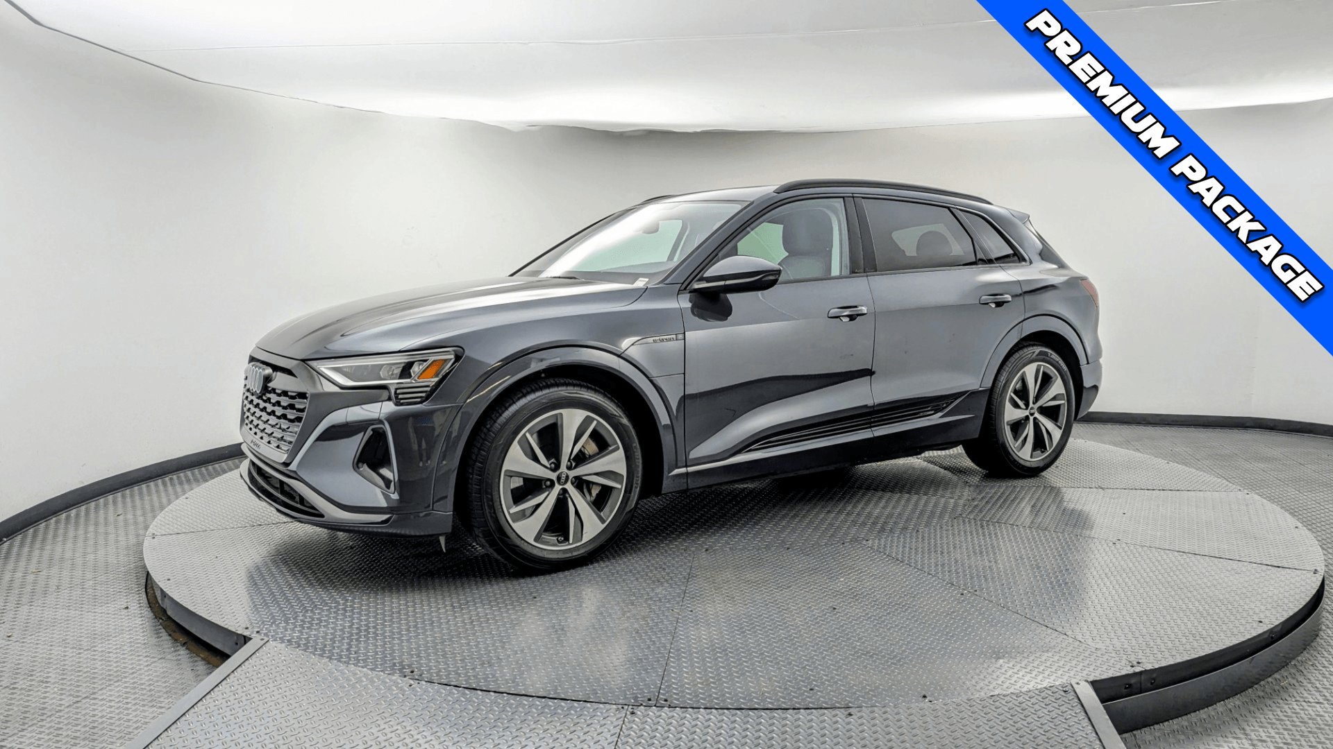 2024 Audi Q8 e-tron Premium's photo