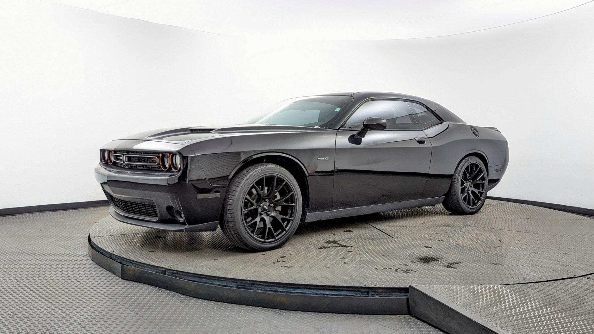 2015 Dodge Challenger R/T's photo