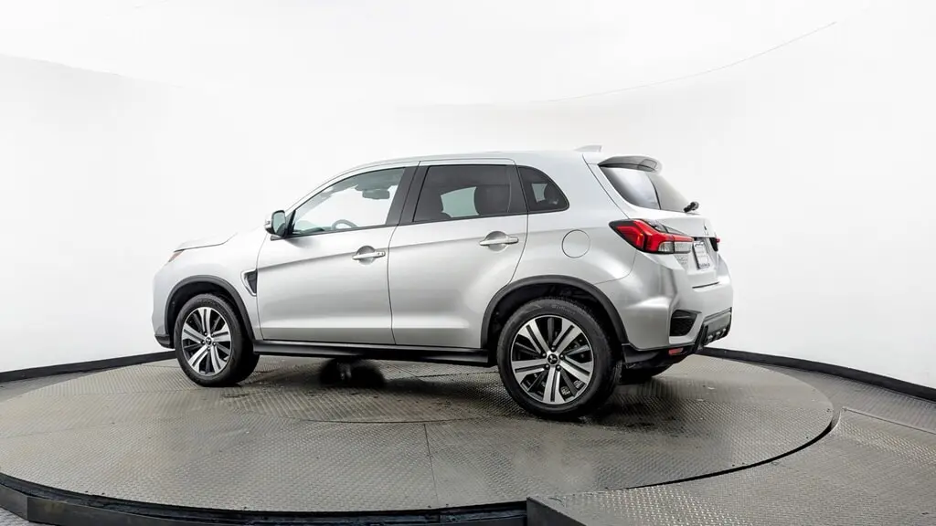 2024 Mitsubishi Outlander Sport SE photo 2