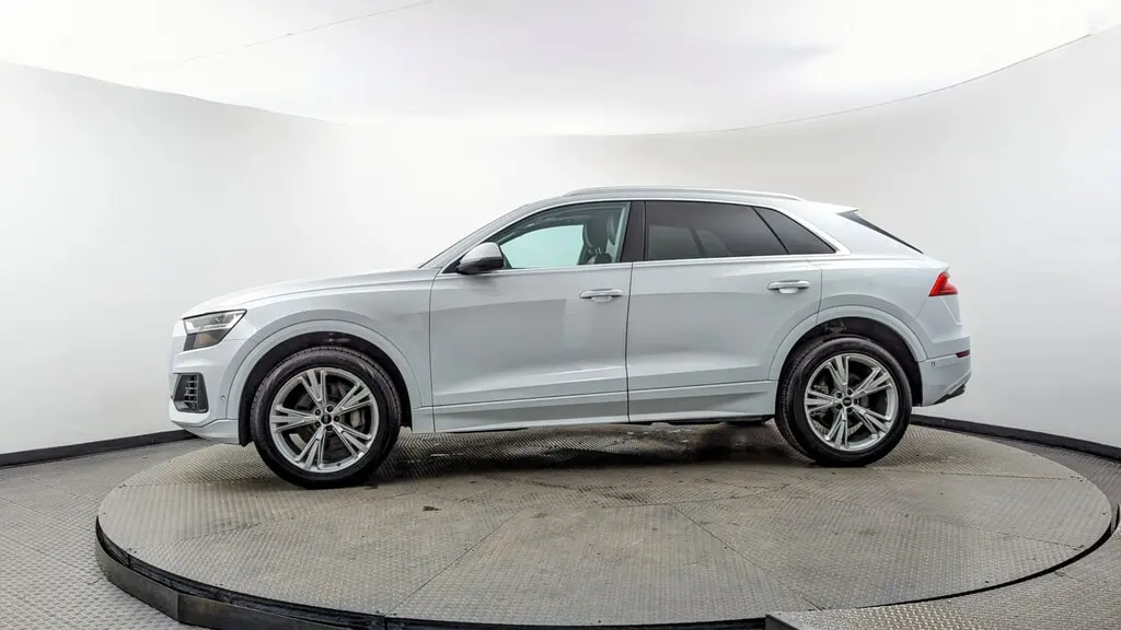 2022 Audi Q8 Premium photo 2