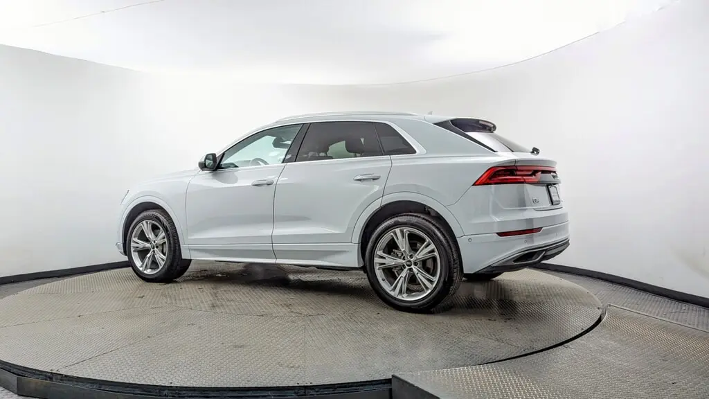 2022 Audi Q8 Premium photo 3