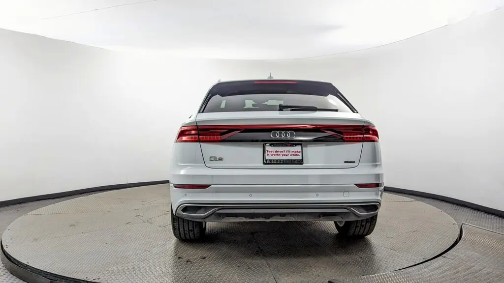 2022 Audi Q8 Premium photo 4