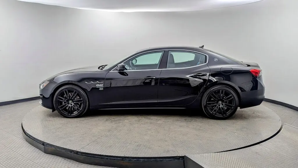 2022 Maserati Ghibli GT photo 2